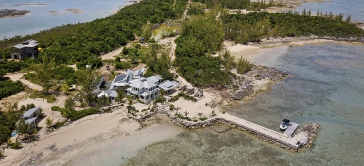 Island for sale with apartment and cottage in Eleuthera, Bahamas