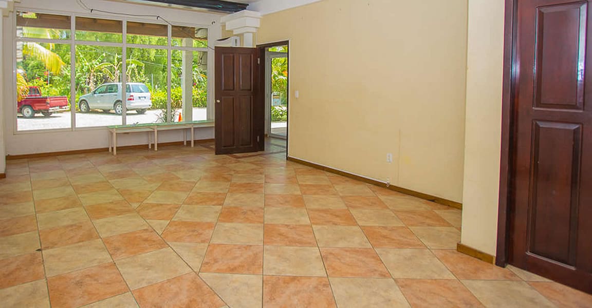 Commercial Building for Sale, French Harbour, Roatan 7th Heaven