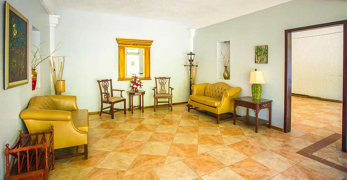 Commercial Building for Sale, French Harbour, Roatan 7th Heaven