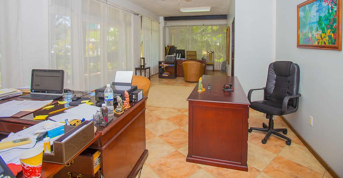 Commercial Building for Sale, French Harbour, Roatan 7th Heaven