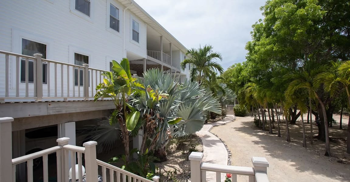 6 Bedroom Twin Residence for Sale, Stake Bay Bluff Road, Cayman Brac