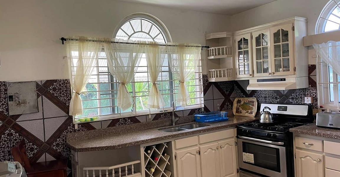 7 Bedrooms House for Sale, Tower Isle, St Mary, Jamaica 7th Heaven