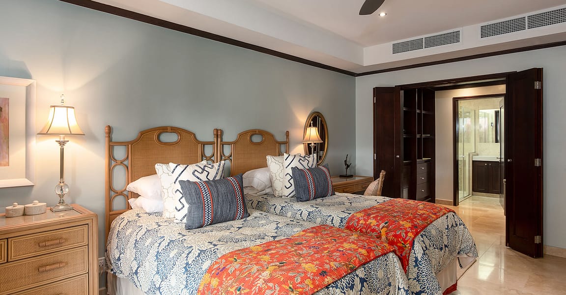 3 Bedroom Beachfront Penthouse Apartment for Sale, Coral Cove, Paynes