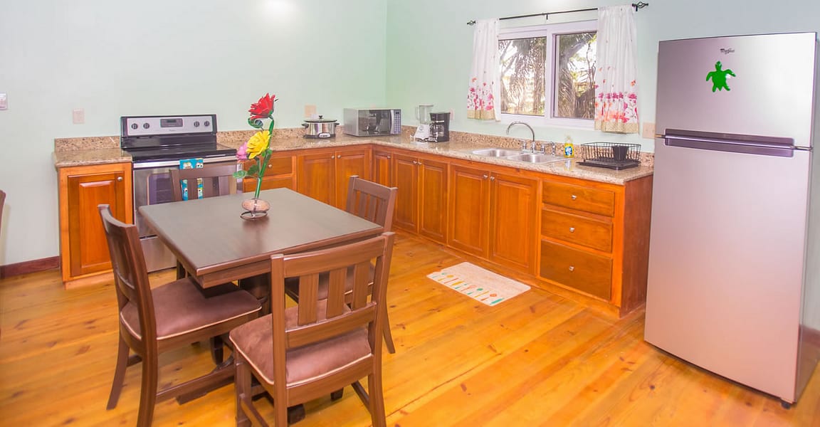 2 Bedroom Home for Sale, Mangrove Bight Road, Roatan 7th Heaven