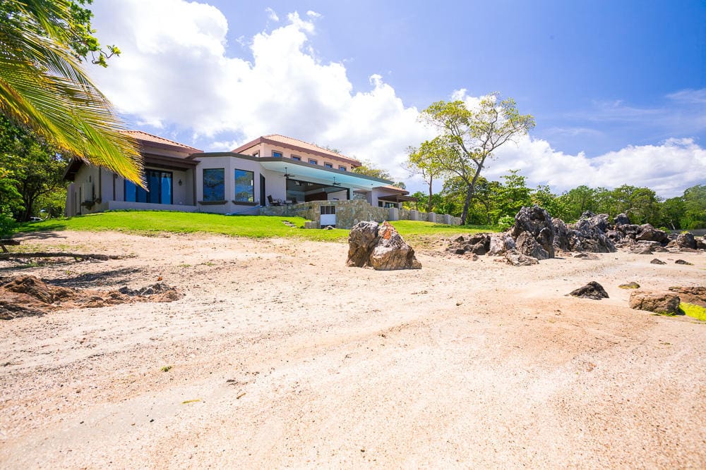4 Bedroom Luxury Beachfront Home for Sale, Blue Harbour, Roatan 7th
