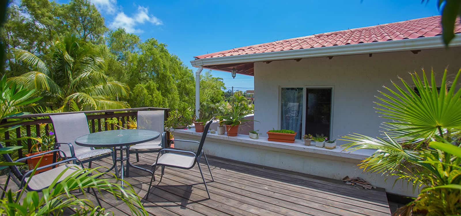 Commercial Building for Sale, French Harbour, Roatan 7th Heaven