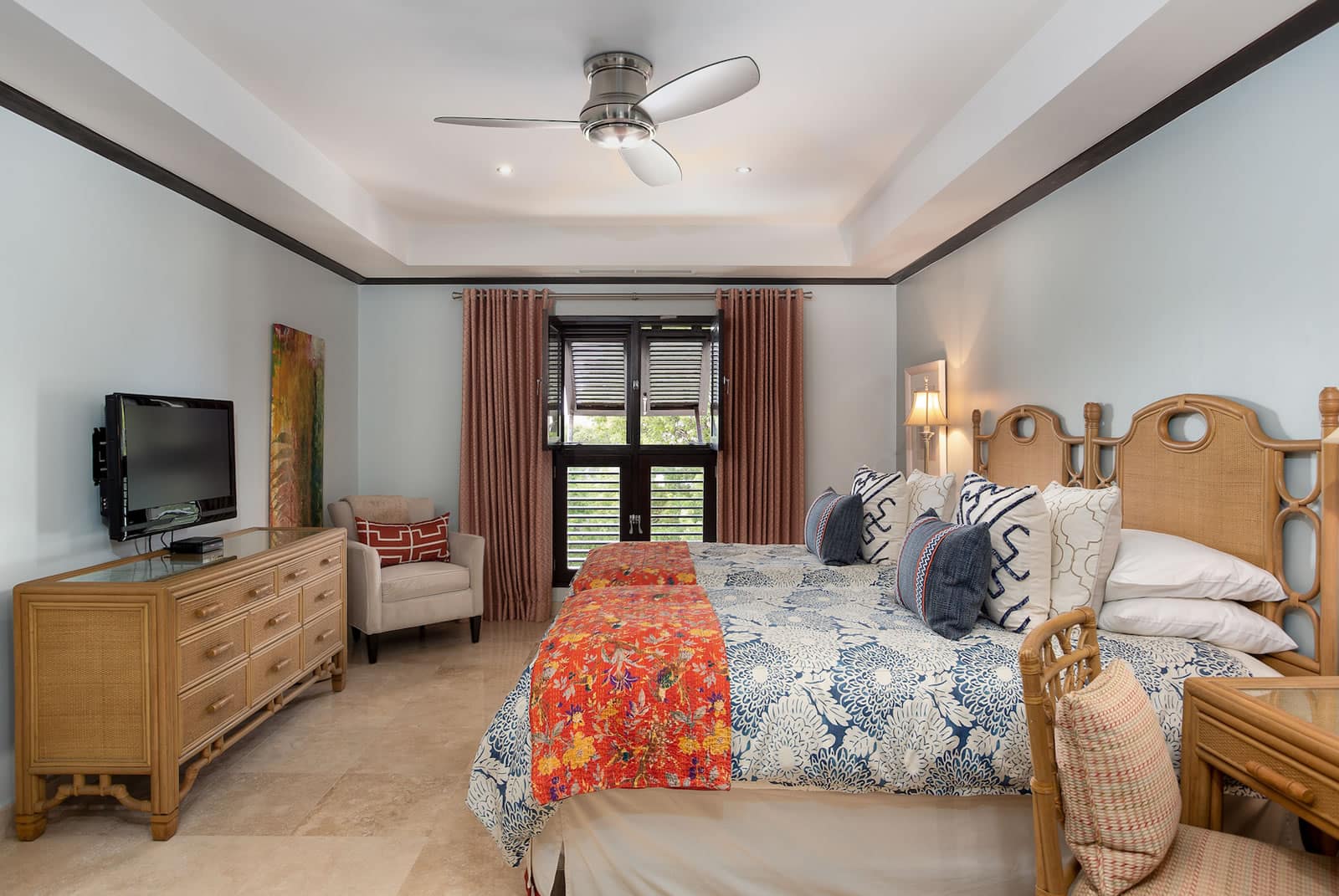 3 Bedroom Beachfront Penthouse Apartment for Sale, Coral Cove, Paynes