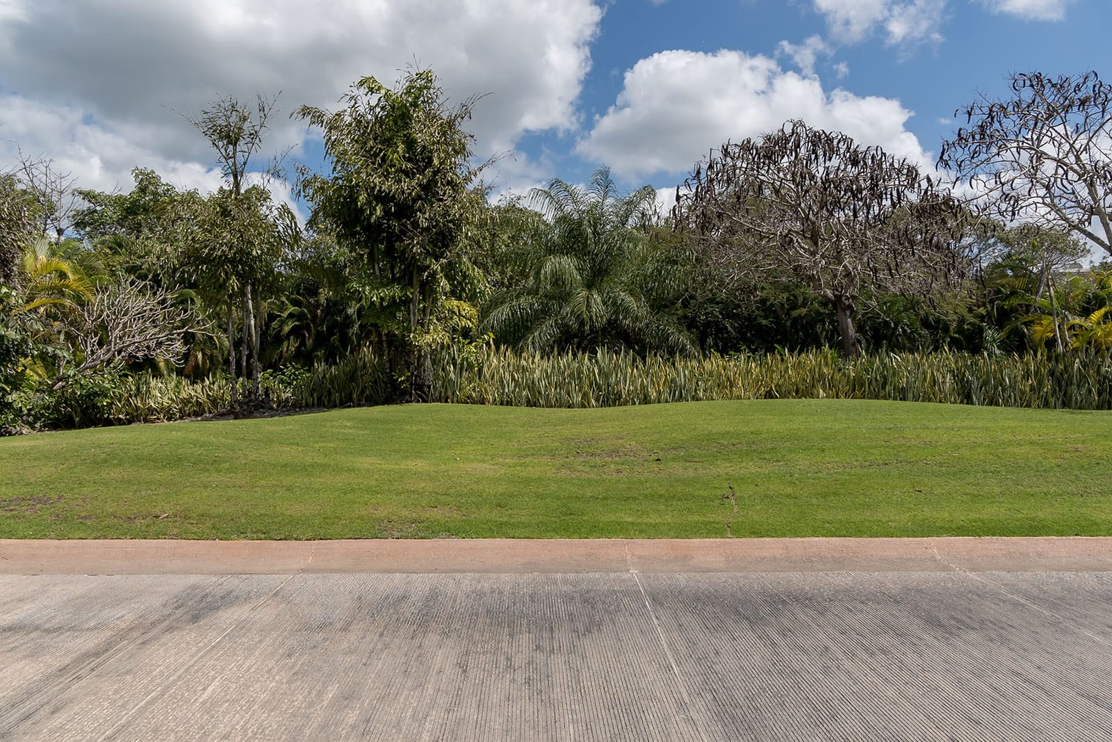 Acre Home Site for Sale, Yucatan Country Club, Merida, Mexico - 7th  Heaven Properties