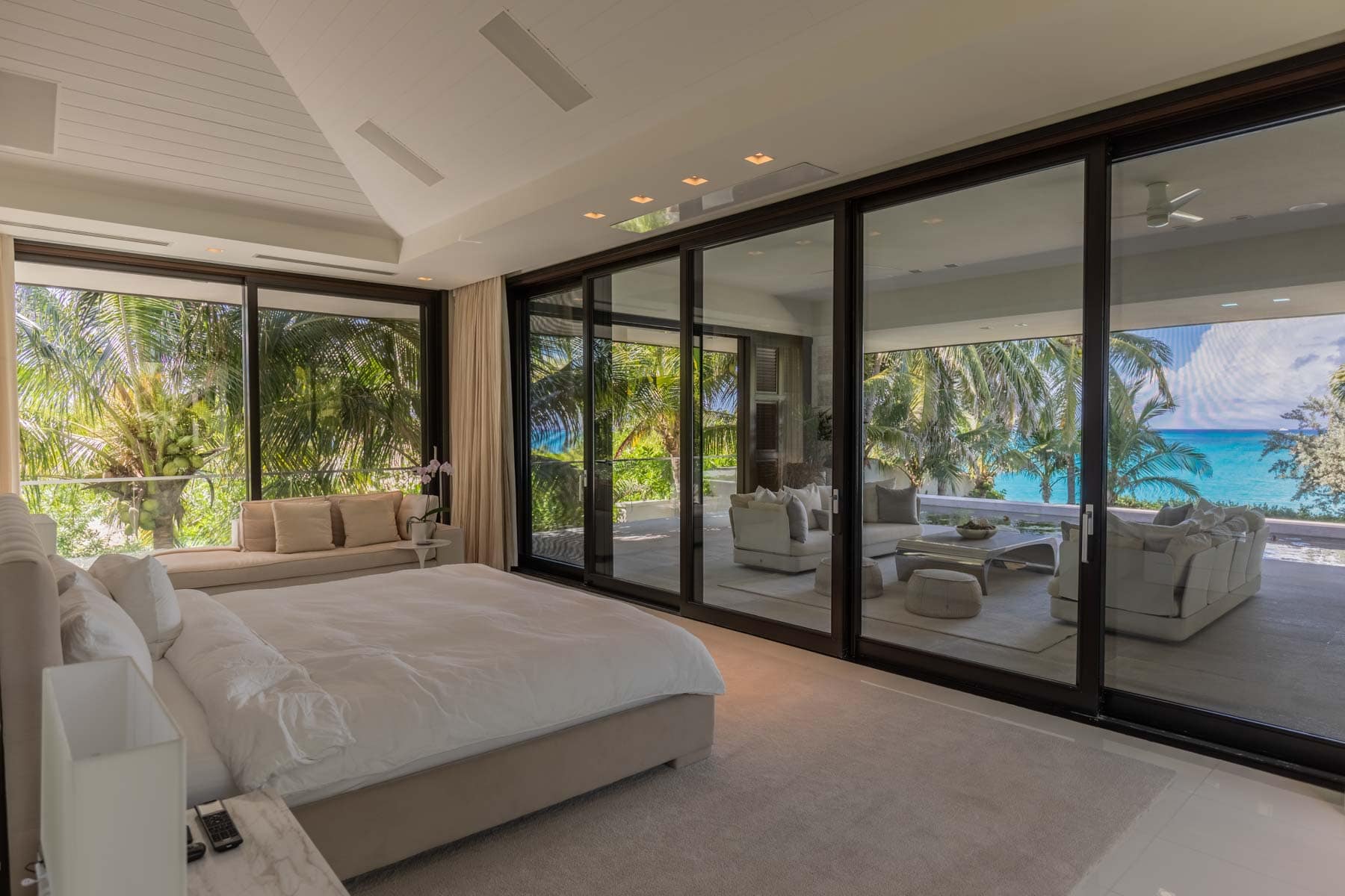 8 Bedroom Luxury Beachfront Home for Sale, Old Fort Bay, Bahamas 7th