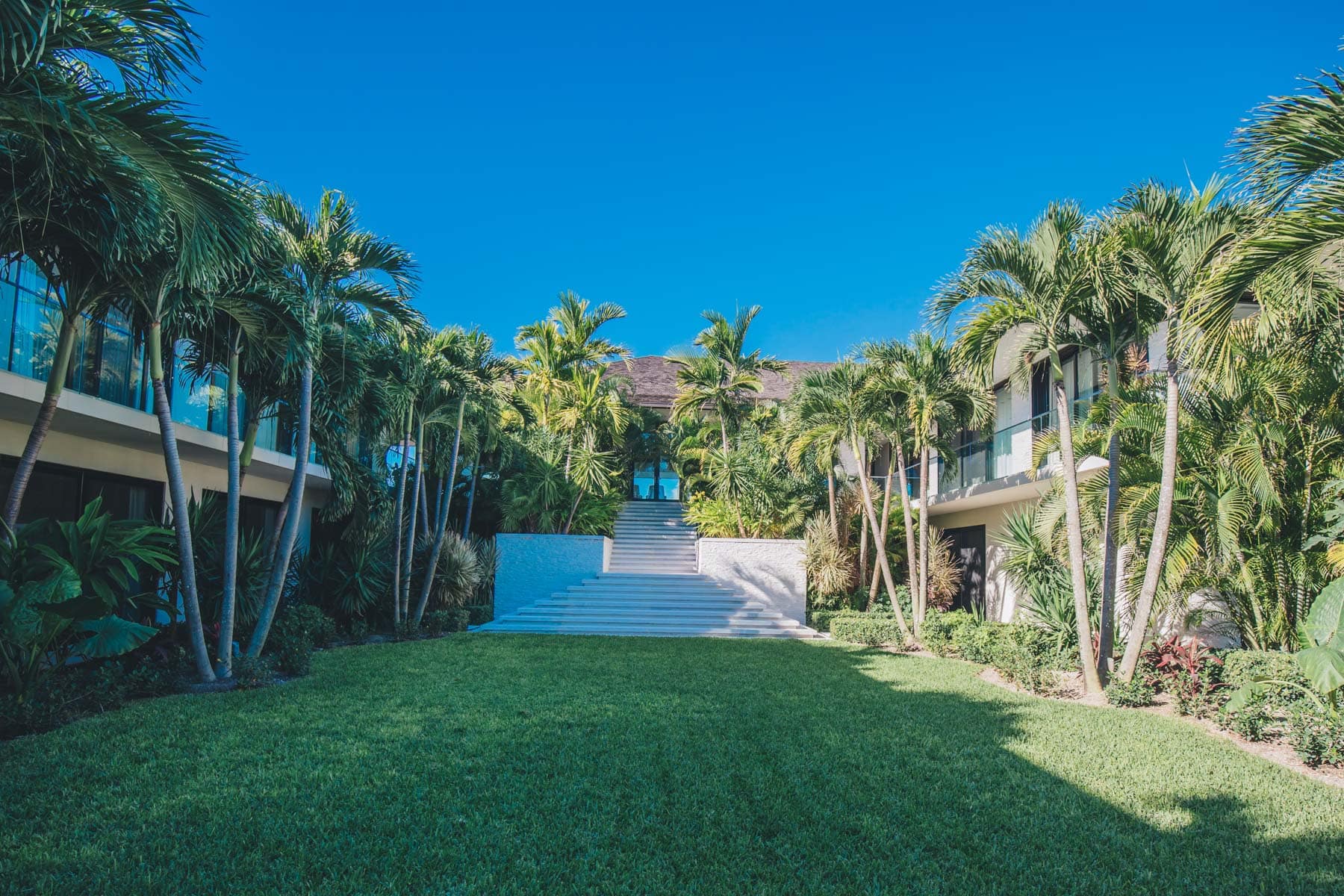 8 Bedroom Luxury Beachfront Home for Sale, Old Fort Bay, Bahamas 7th