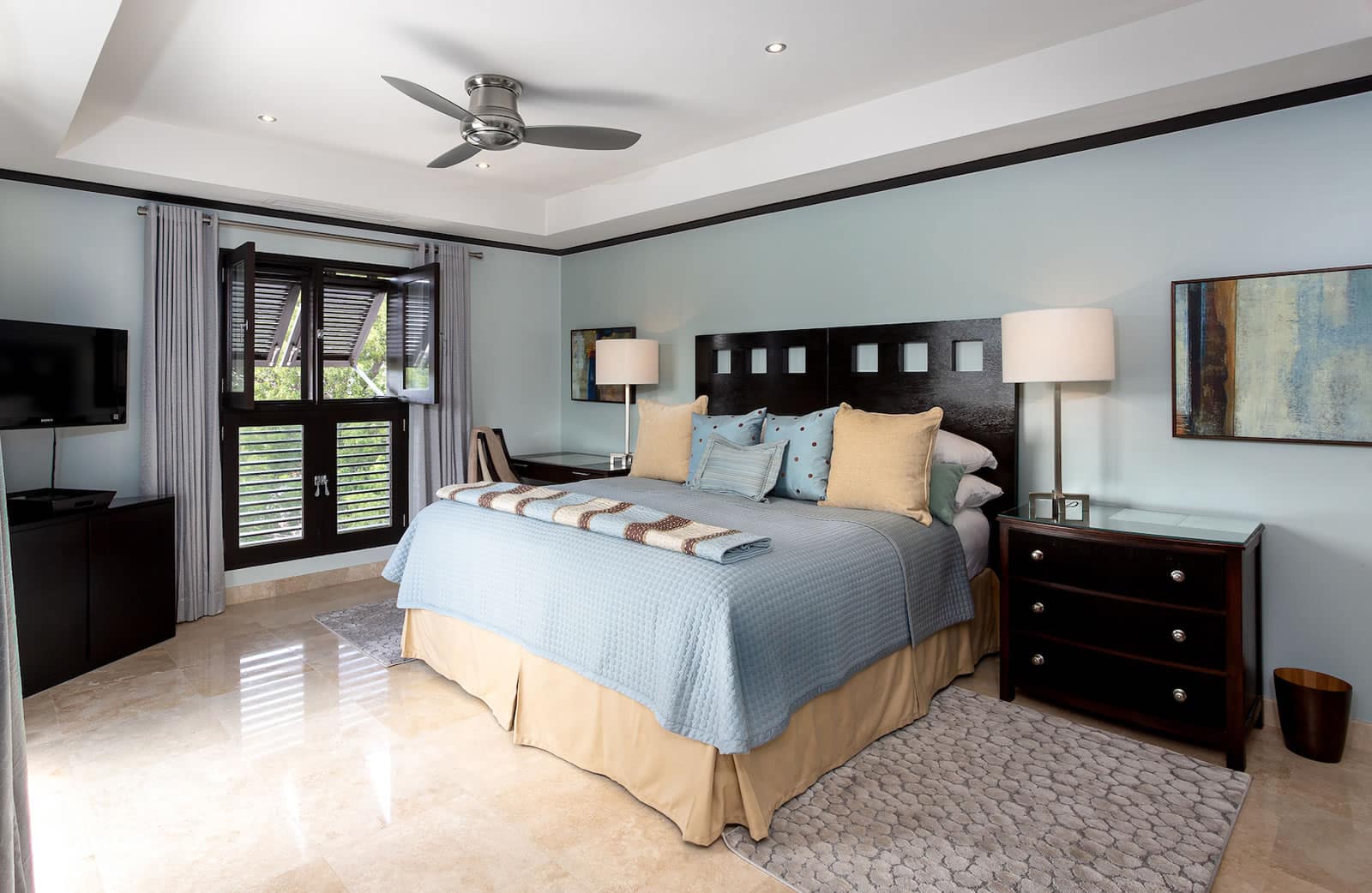 3 Bedroom Beachfront Penthouse Apartment for Sale, Coral Cove, Paynes