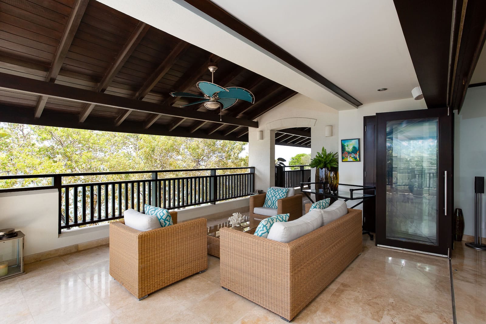 3 Bedroom Beachfront Penthouse Apartment for Sale, Coral Cove, Paynes