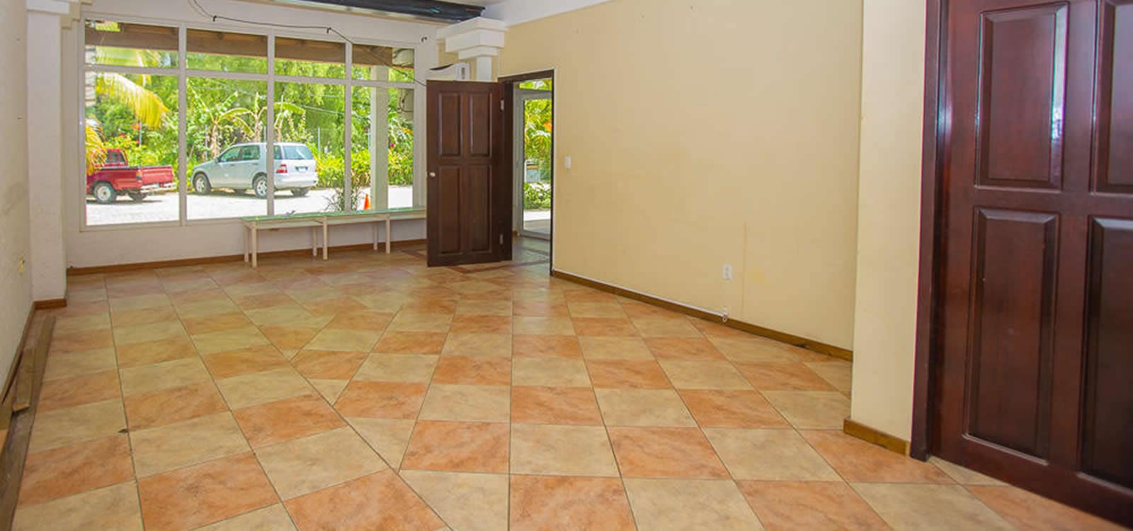 Commercial Building for Sale, French Harbour, Roatan 7th Heaven