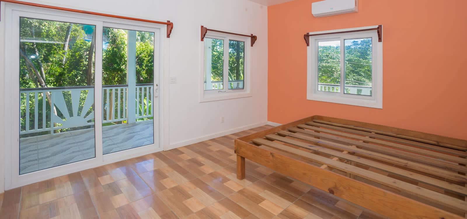 5 Bedroom Home for Sale, West Bay, Roatan 7th Heaven Properties